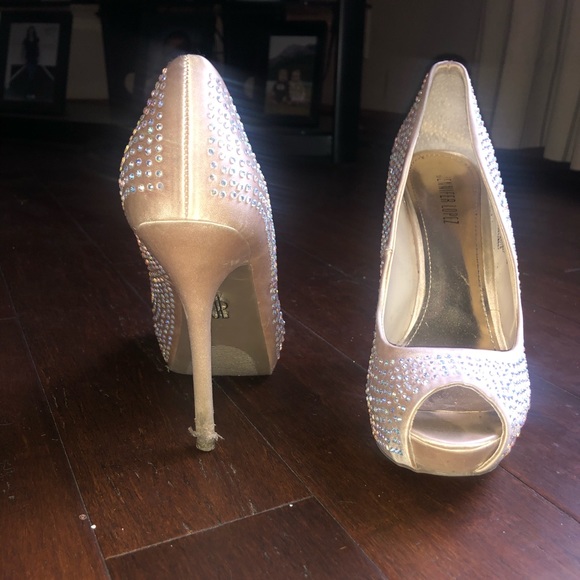 Heels - Picture 3 of 4